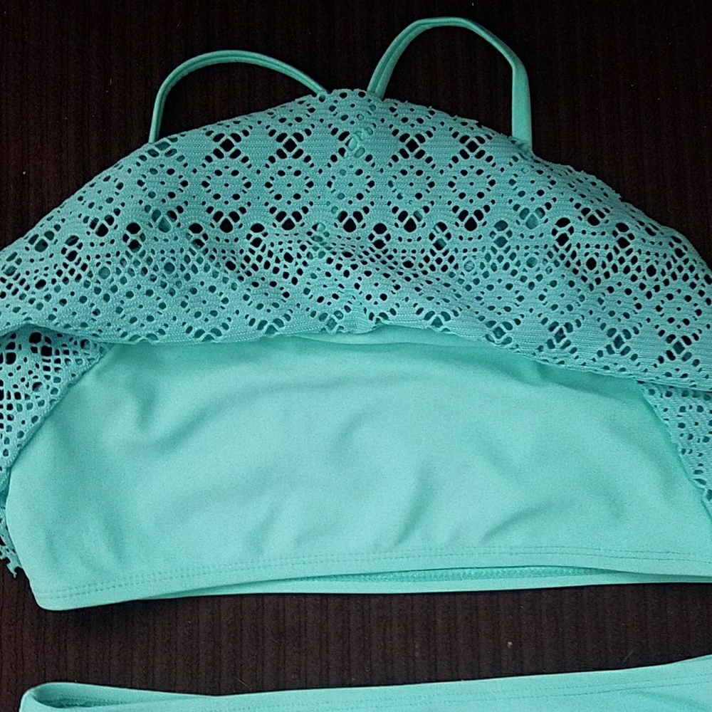 Bikini - Picture 2 of 2